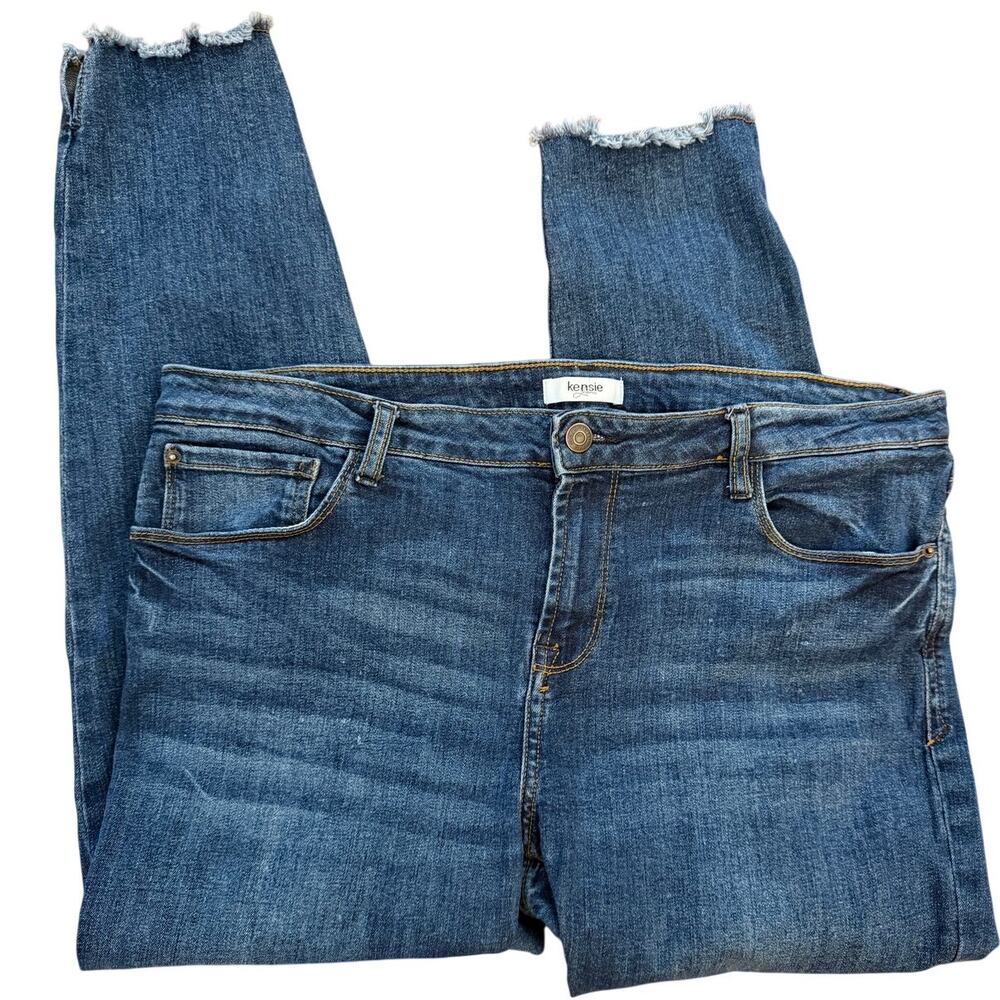 Kenzie Women’s Size 14/32 Straight Leg Jeans Raw‎ Hem Cropped Denim